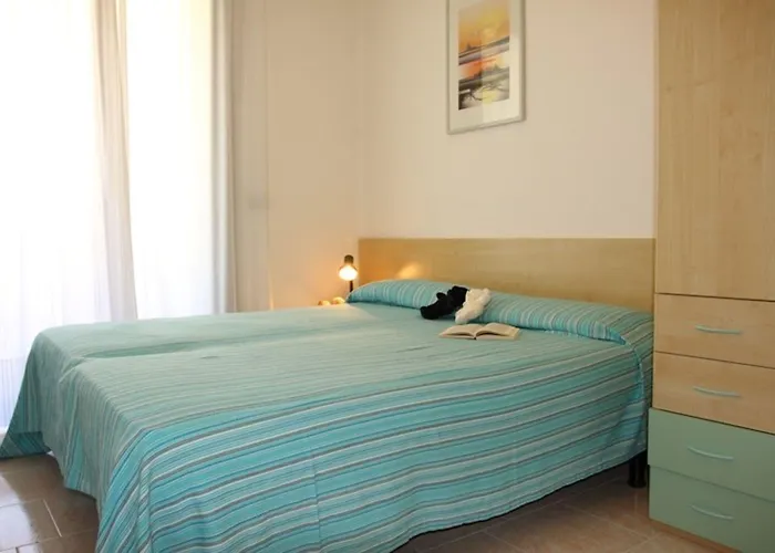 Апартаменти Flat With A Lovely Poolside Garden With Bbq Бібіоне