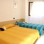 Flat With A Lovely Poolside Garden With Bbq