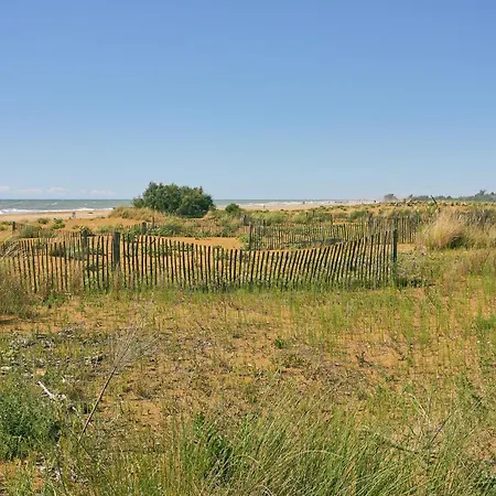 Flat With A Lovely Poolside Garden With Bbq דירה ביביונה