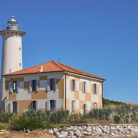 Flat With A Lovely Poolside Garden With Bbq *