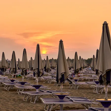 Cozy Poolside Garden Flat In A Peaceful * Bibione