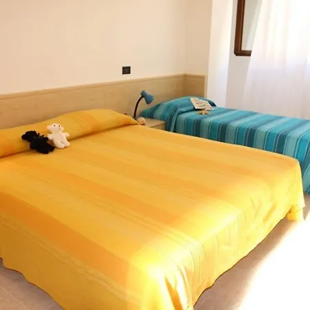 Flat With A Lovely Poolside Garden With Bbq 아파트 비비오네