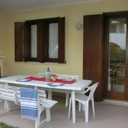 Appartamento Cozy Poolside Garden Flat In A Peaceful