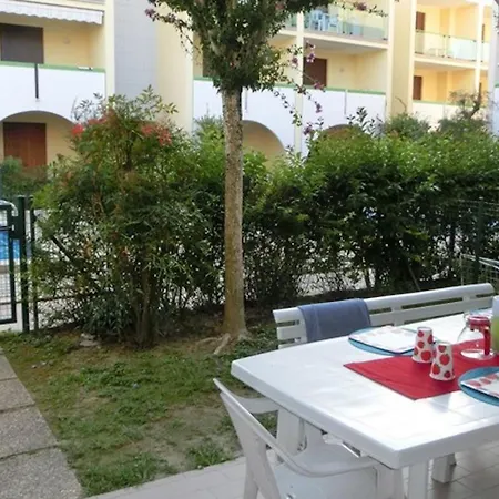 Cozy Poolside Garden Flat In A Peaceful Appartement