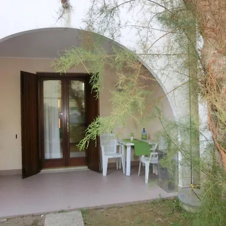Cozy Poolside Garden Flat In A Peaceful Appartement *