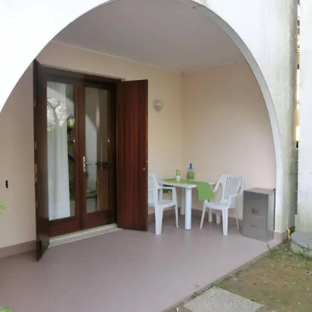 Cozy Poolside Garden Flat In A Peaceful Appartement *