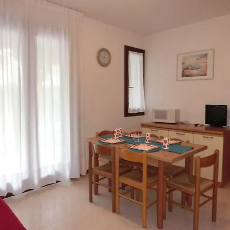 Cozy Poolside Garden Flat In A Peaceful * Бібіоне