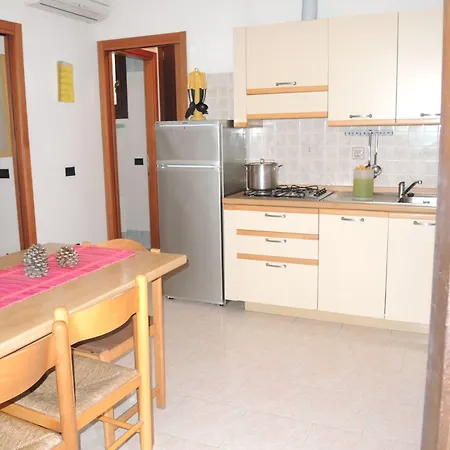 Апартаменти Cozy Poolside Garden Flat In A Peaceful Бібіоне
