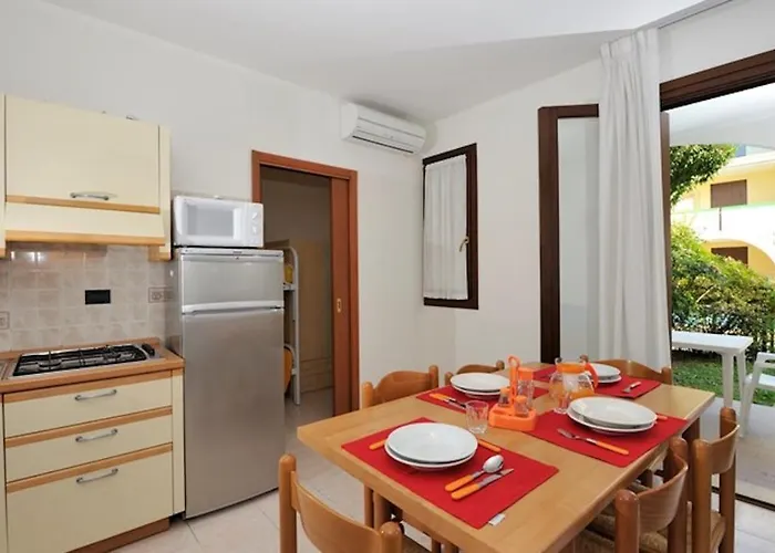 Flat With A Lovely Poolside Garden With Bbq Apartment