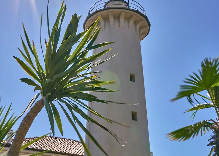 Flat With A Lovely Poolside Garden With Bbq