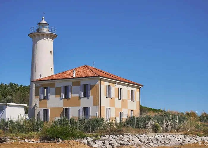 Flat With A Lovely Poolside Garden With Bbq *